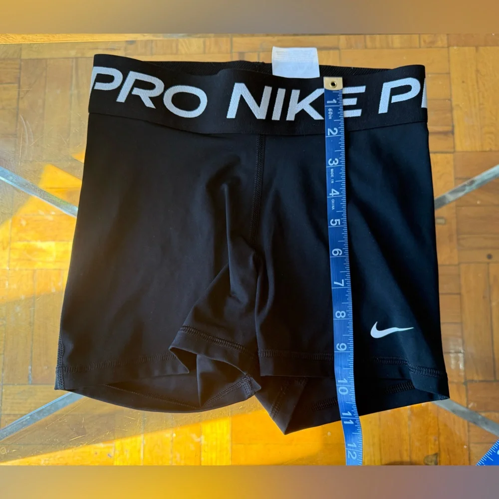 Nike pro short for women - Picture 6 of 7